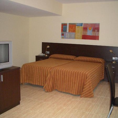 غانديسا Hotel Pique الغرفة الصورة
