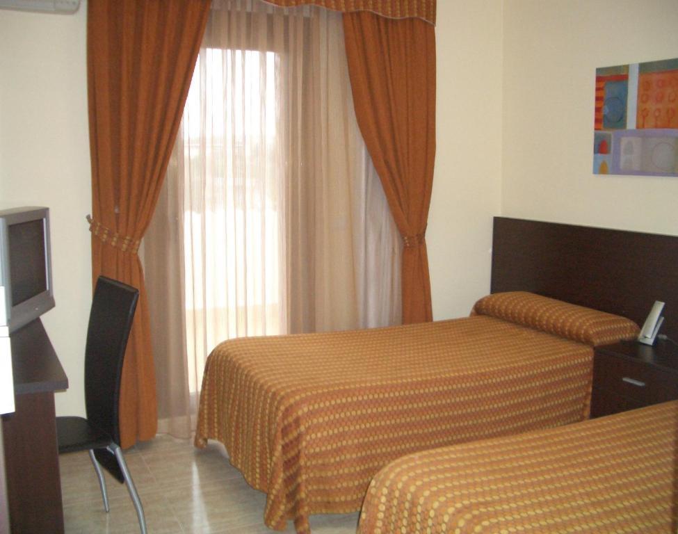 غانديسا Hotel Pique الغرفة الصورة